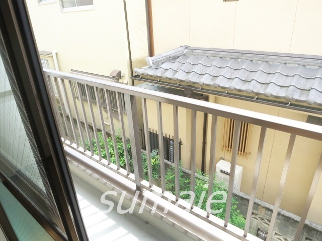 岩渕ハイツのバルコニー|布団も干せるベランダです。