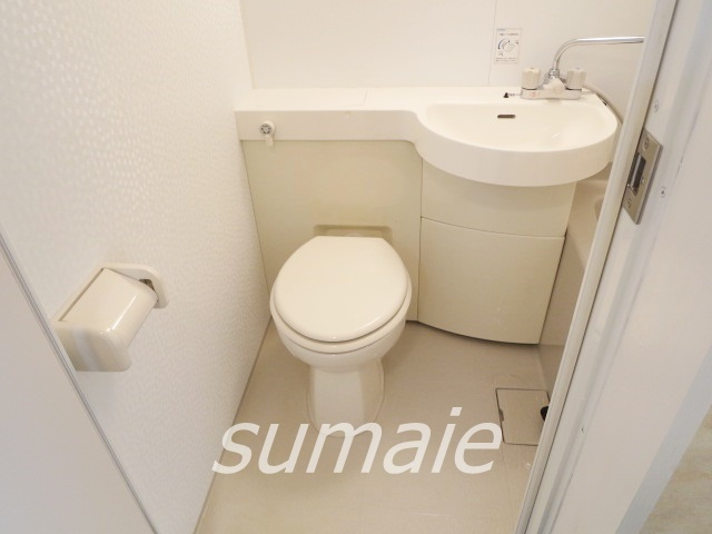 岩渕ハイツのトイレ|少し広めのユニットです。