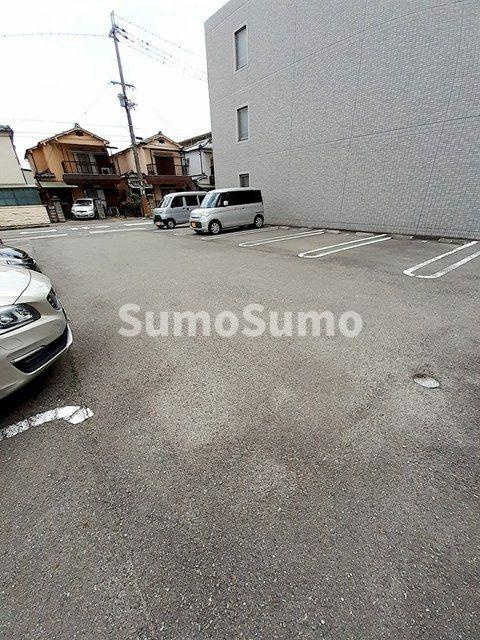 ル・パラディの駐車場|駐車場があるので、車を買う予定の方も安心です