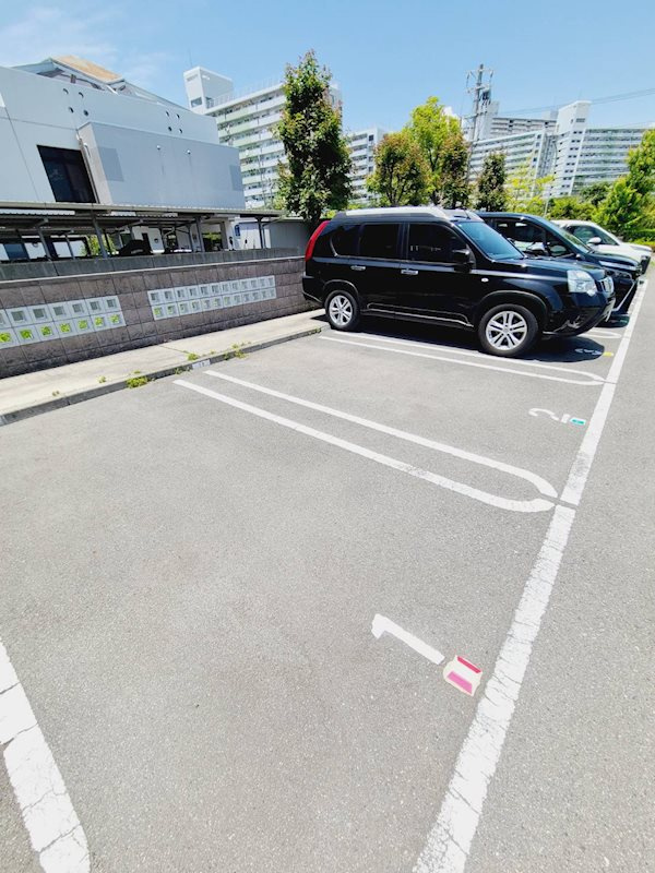 ルゼフィール武庫川　第2五番街の駐車場