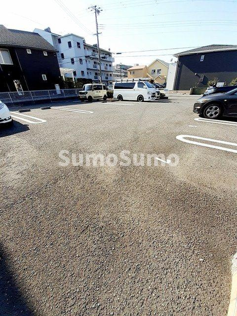 ルナ　パレス　Ａの駐車場|カースペースがあります