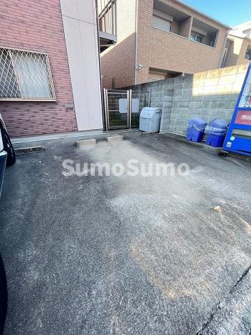 ル・ルゥ甲子園口の駐車場