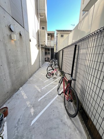 プライムアーバン目黒学芸大学の駐車場