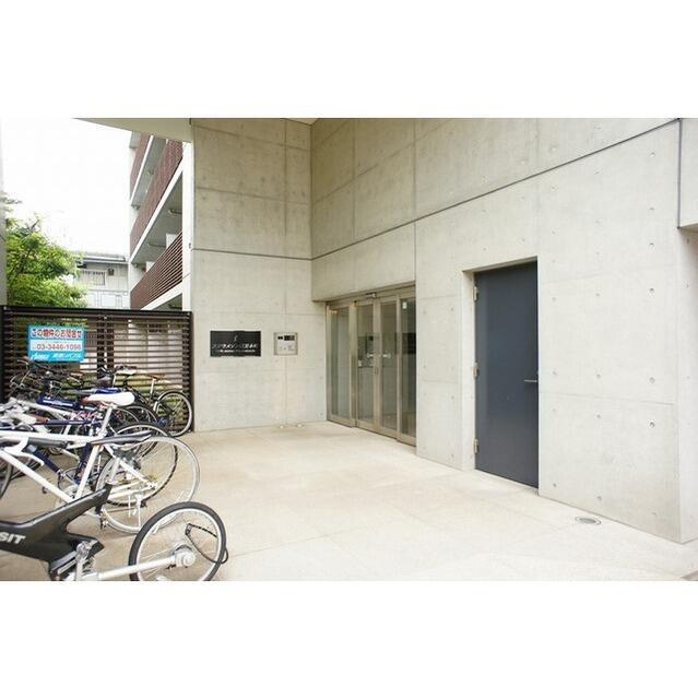 プライムアーバン目黒学芸大学の駐車場
