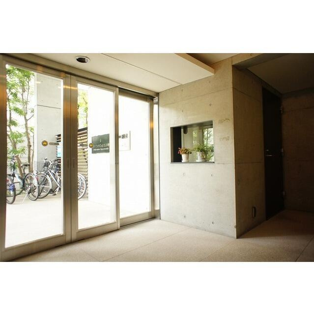 プライムアーバン目黒学芸大学のエントランス