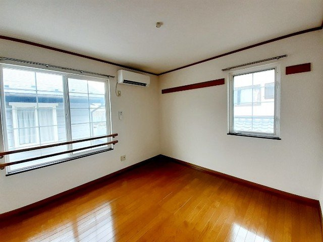 クレストールの内装|明るい室内です