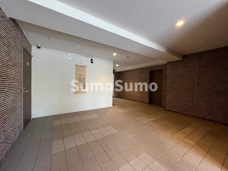 ルーチェ桜川のエントランス