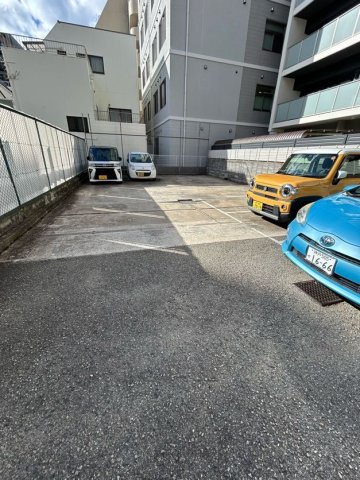 ルミエール明石の駐車場