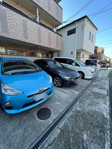 ルミナリー武庫之荘の駐車場