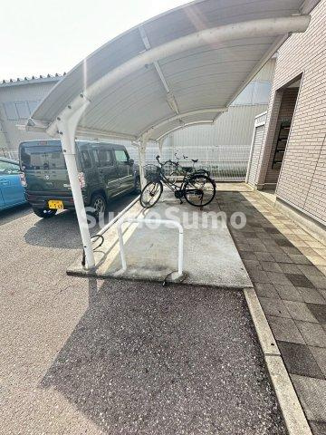 ル・シャンデパンの駐車場|車をお持ちの方に嬉しい駐車場付きの物件です