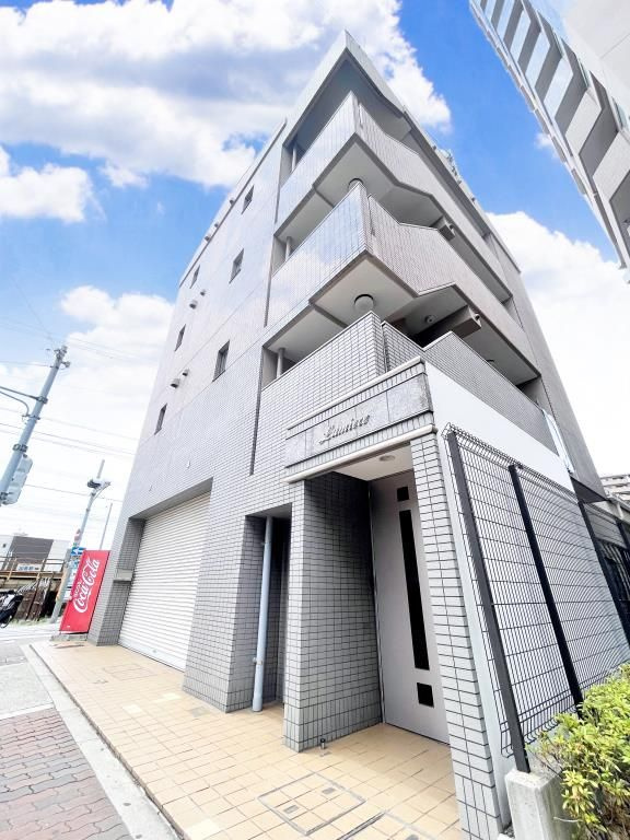 ルミエール加島の外観