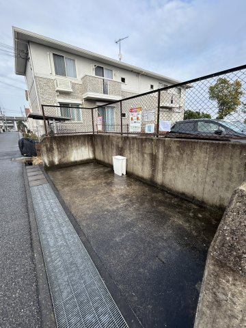 ルミナスコートⅡの駐車場