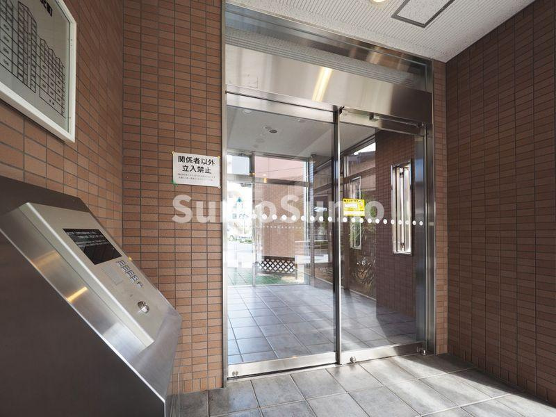 ルームズ学園北町のエントランス|清潔なエントランスです