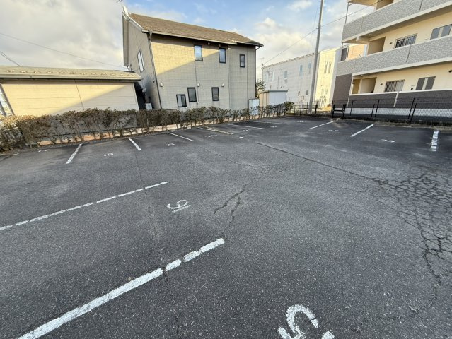 ウスイハイツＡの駐車場