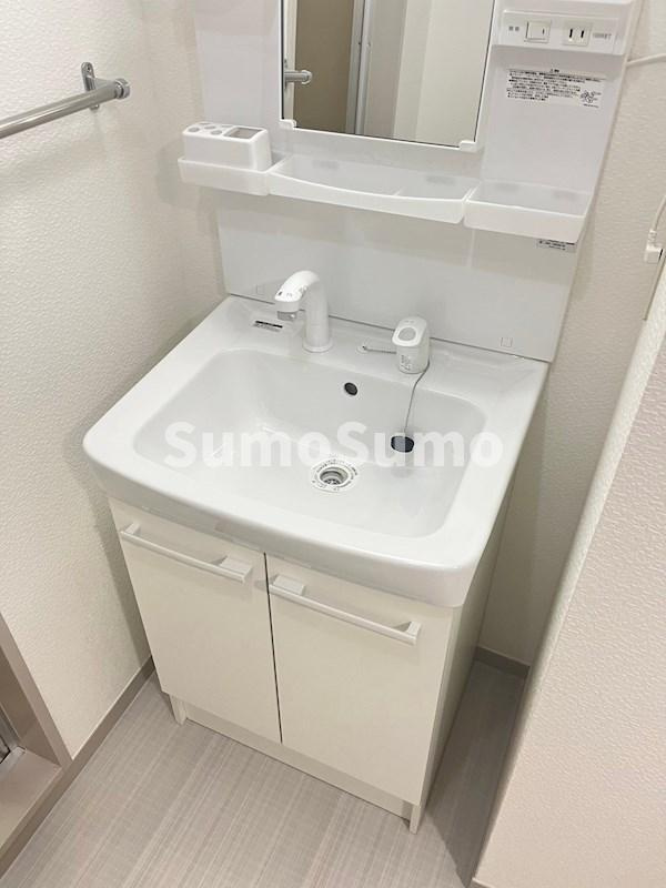 ルネシルクの洗面所|明るい洗面所です