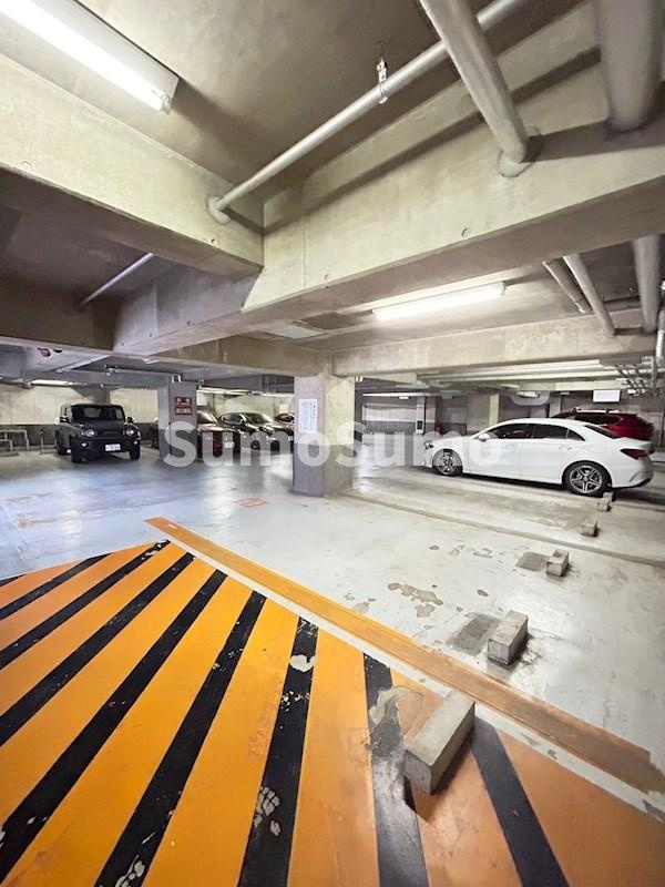 コンフォリア下北沢の駐車場|駐車場に車を止められます