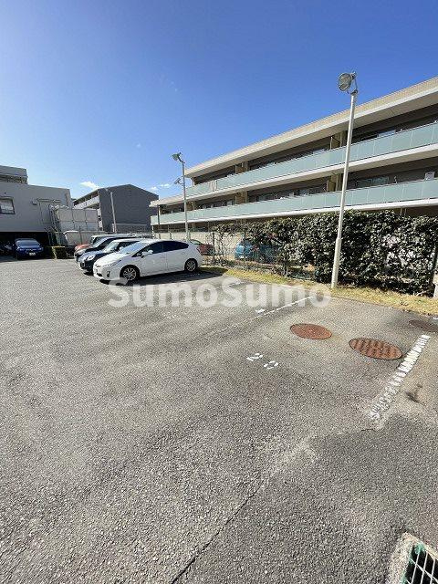 ルモンド西宮の駐車場