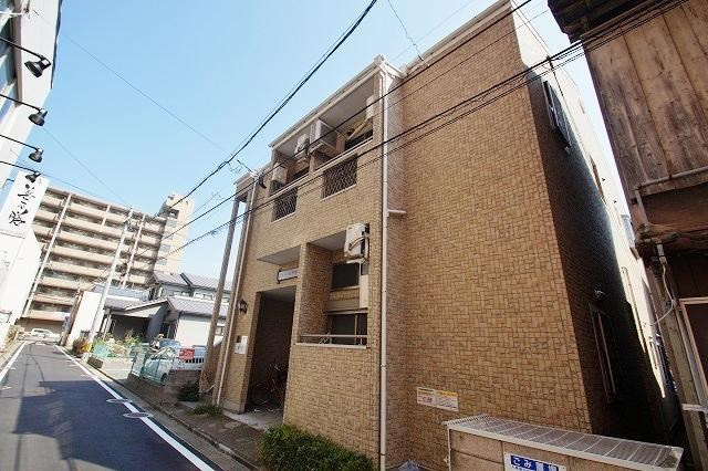 コモド天神南の外観
