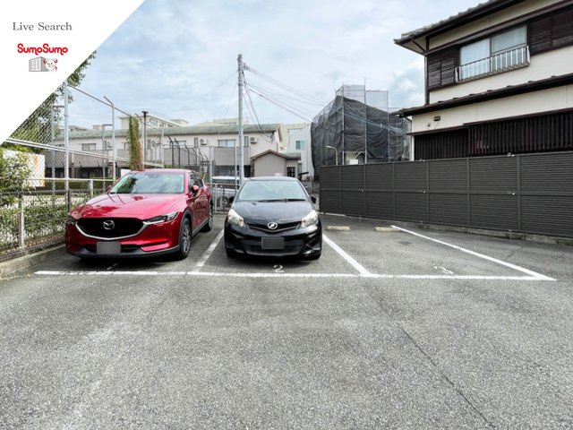 コンフォール別府の駐車場
