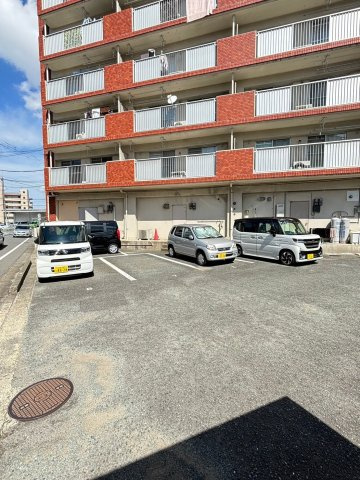 コーポウィステリア25の駐車場