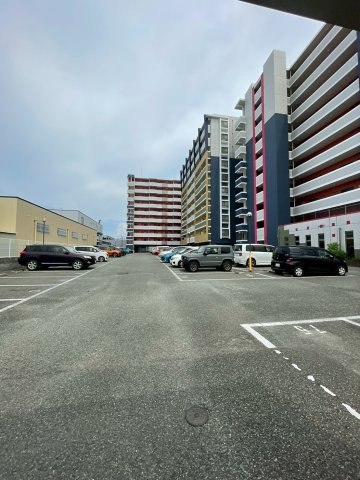 コンダクト福岡東の駐車場