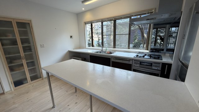 【動画付き】中軽井沢 千ヶ滝西区 吹き抜けのある3LDK 中古戸建のキッチン