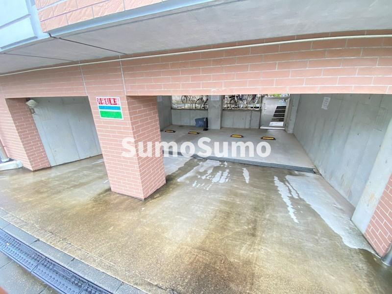 コーポ中里の駐車場|駐車場に車を止められます