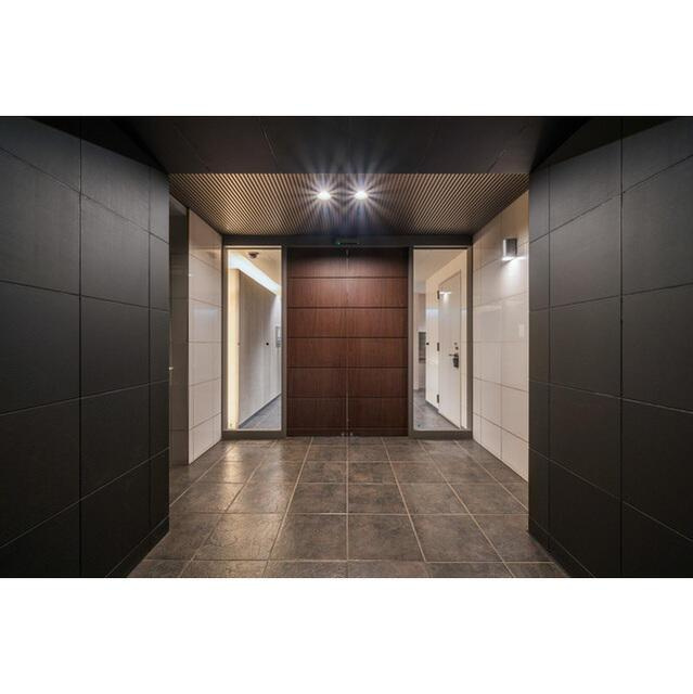コスモリード目黒学芸大学イーストのエントランス