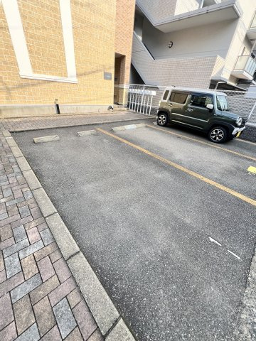 コンフォールさくらの駐車場