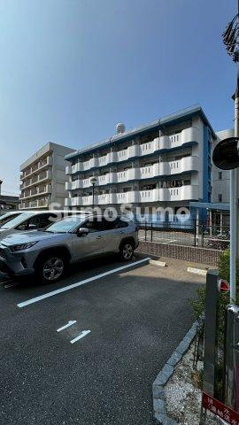 サンエクステリア24の駐車場