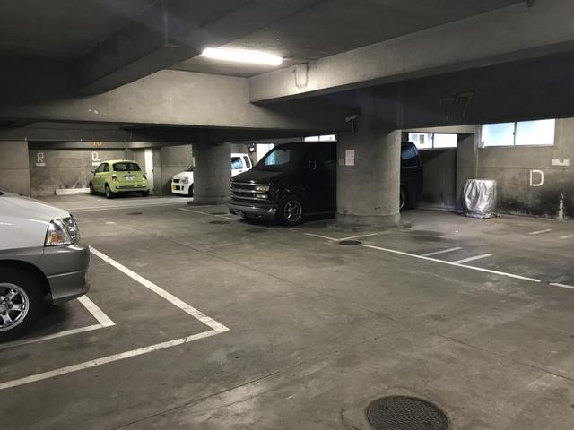 サードリハイツ本館の駐車場| 