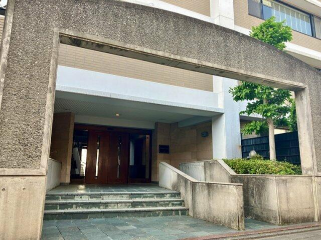 サニークレスト上目黒壱番館のエントランス