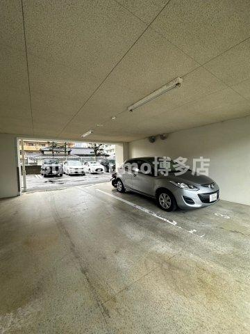 サヴォイ 博多エレメンツの駐車場