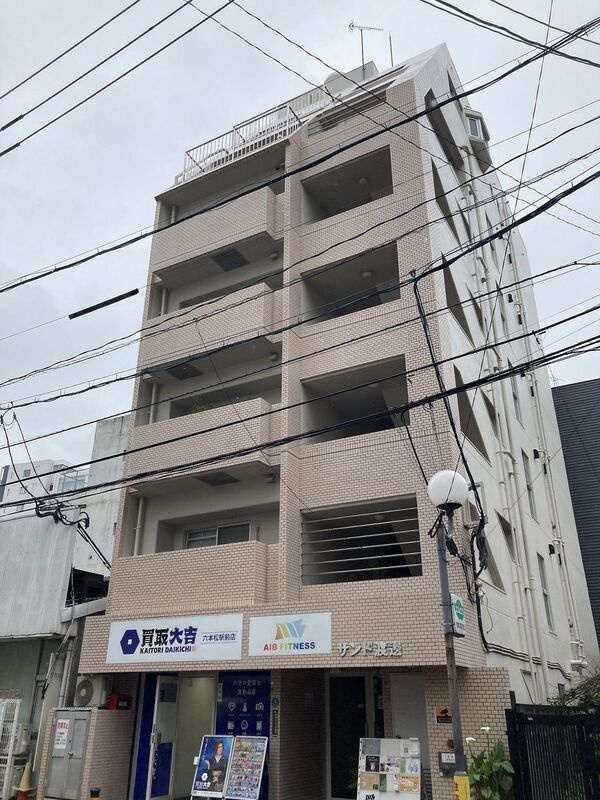 サンド渡邊ビルの外観