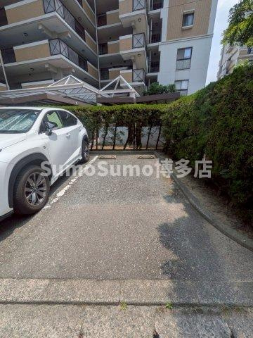シーサイドももちイーストステージ1号棟の駐車場