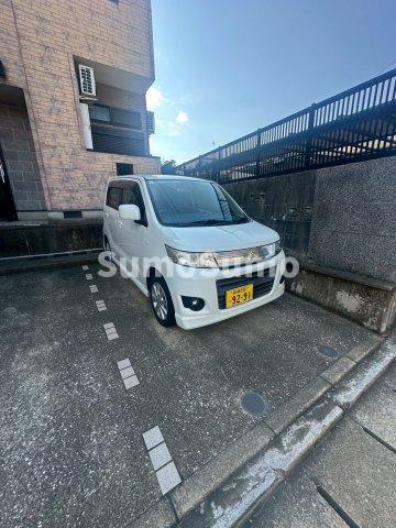 サンライズ・ガーデンⅢの駐車場
