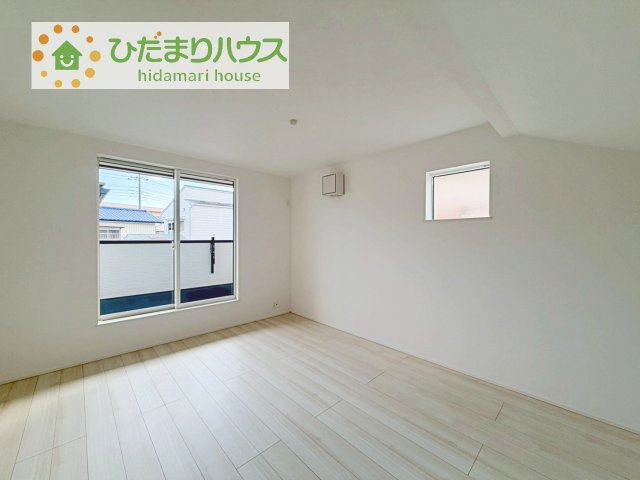 【寝室】 | 我孫子市東我孫子1丁目第1期　新築戸建　2号棟 | 広めの主寝室は、ベッドの他にもパソコンデスクやドレッサーなども置けちゃいます(*^-^*)