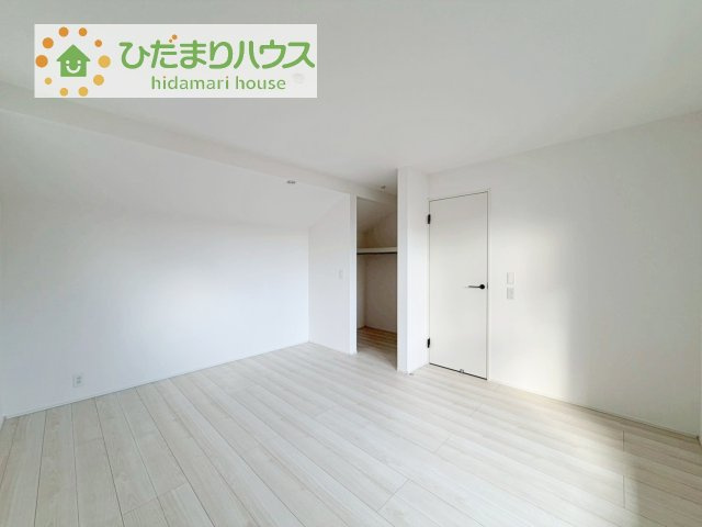 【寝室】 | 我孫子市東我孫子1丁目第1期　新築戸建　2号棟 | 大きなベッドを置いても余裕の広さの主寝室♪