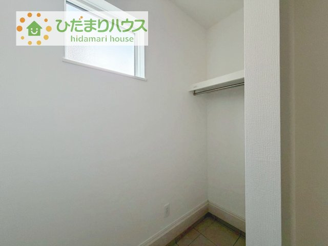 【収納】 | 我孫子市東我孫子1丁目第1期　新築戸建　2号棟 | シューズクロークはベビーカーやゴルフバックなど、大きな荷物を置けるのでとっても便利♪
横開きの扉付きで、隠して収納出来ますね(^^)