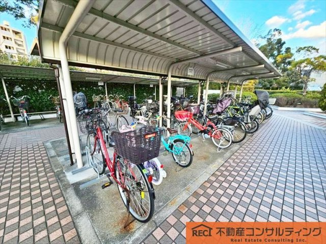 グラン・フェルティ本山の駐車場