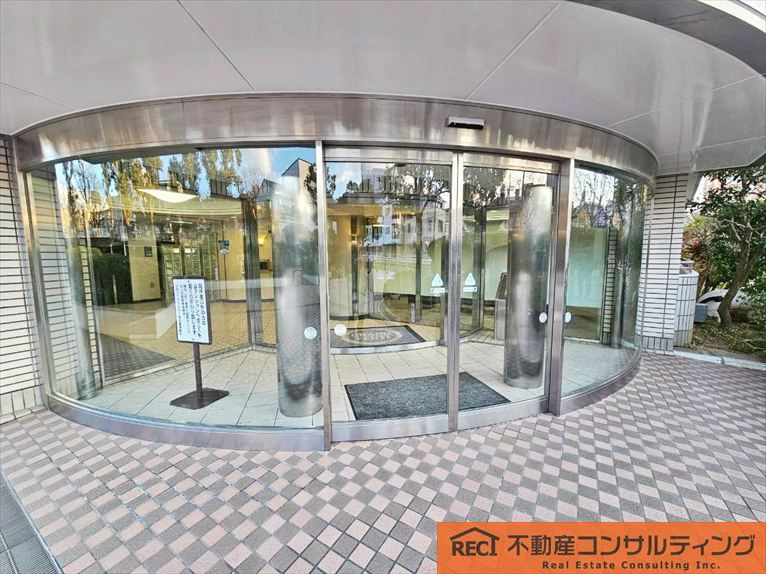 グラン・フェルティ本山のエントランス