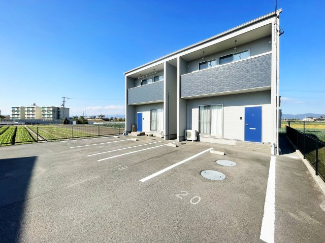 グランメゾン・国府の駐車場