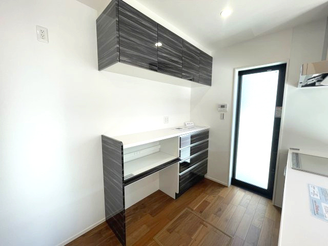 佐伯区千同一丁目　№35272のその他|キッチンと同色の
カップボード付き