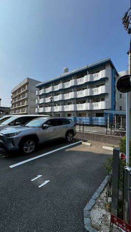 サンエクステリア24の駐車場