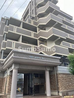 サンプレイズ春日のエントランス