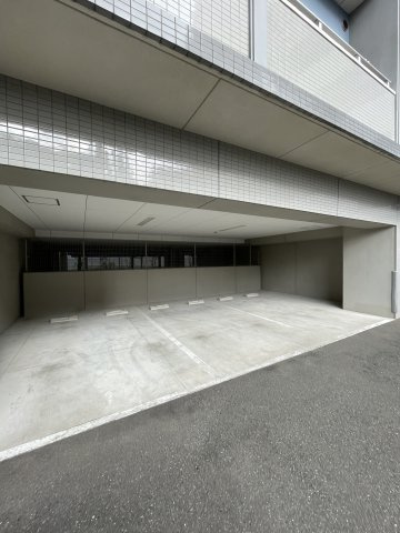 サヴォイ　グランデ　ウォーターサイドの駐車場
