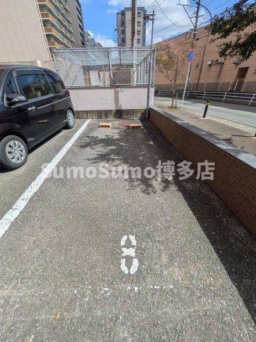 サニーハイム平尾の駐車場