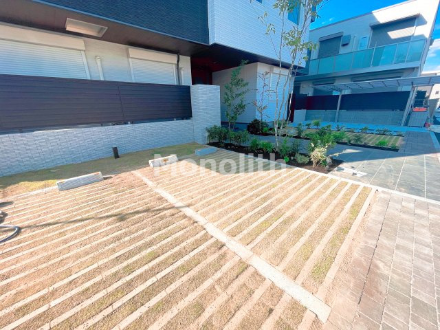 シャーメゾンリジエールサウスの駐車場