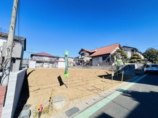 【外観】 | 千葉市若葉区みつわ台　土地　みつわ台駅 | 敷地面積約38.5坪のゆとりある整形地。南向きの明るい敷地は、並列2台駐車や広いお庭など、ご家族の希望を叶えるプランニングが可能です。