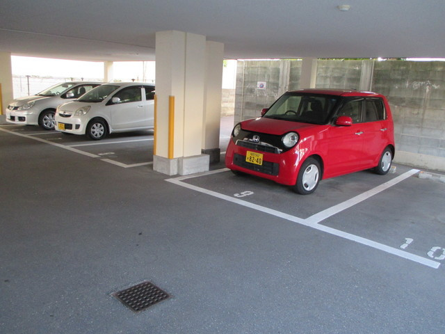 サンク飯倉の駐車場